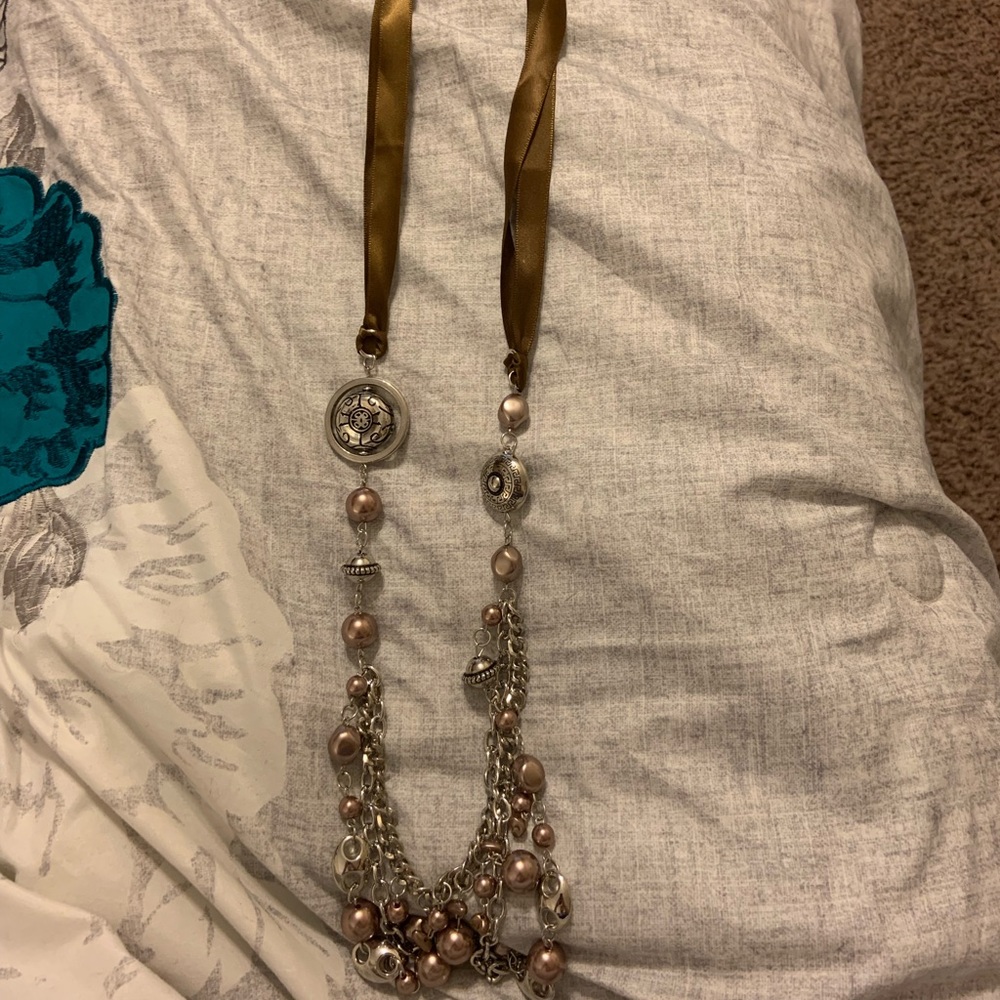 Paparazzi jewelry necklace with earrings